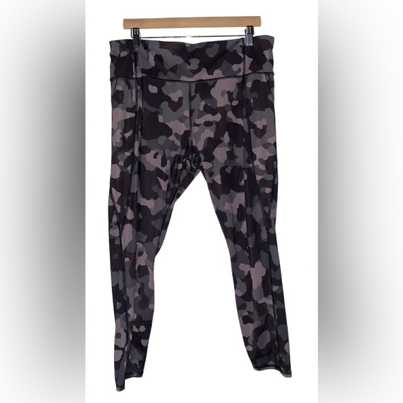 Athleta Women XL‎ Supersonic 7/8 Workout Running Tight Leggings Camo Lightning - Picture 1 of 12